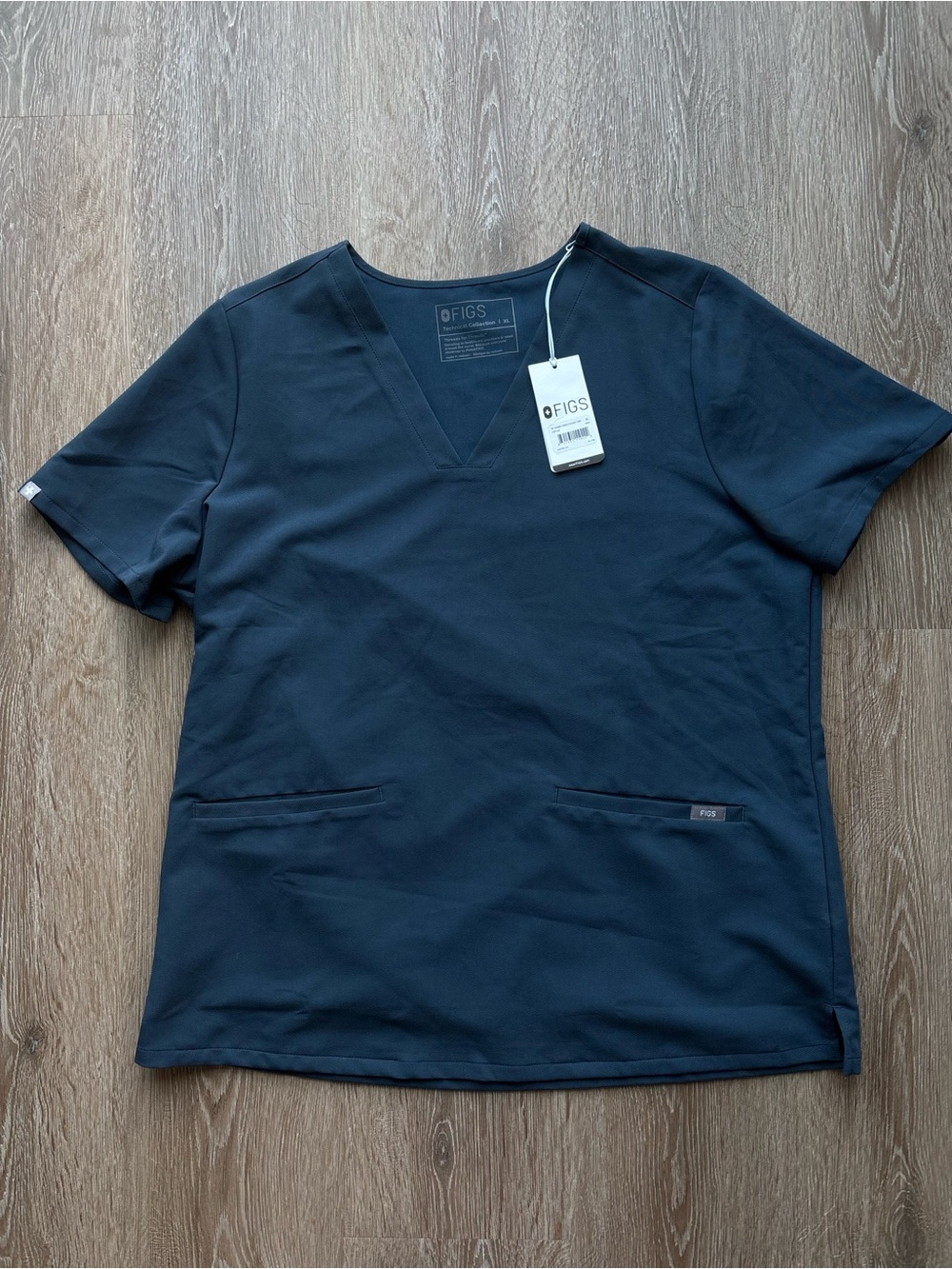 NWT - FIGS Navy V-Neck Medical Scrub Top - Women’s Size XL